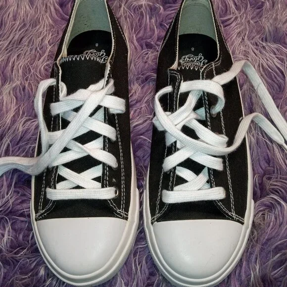 Sneakers - Picture 1 of 5